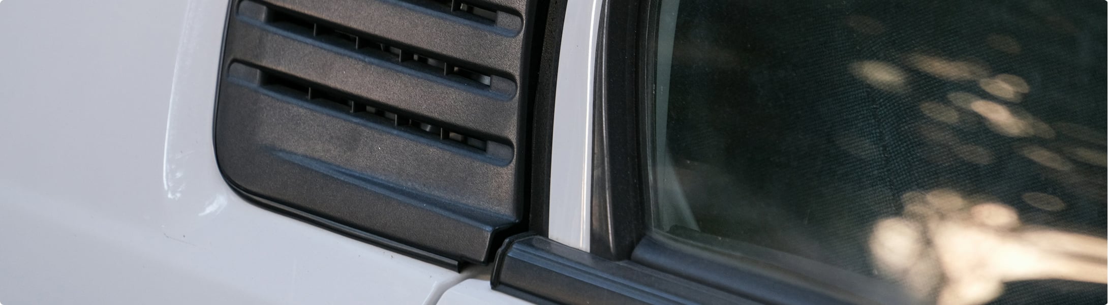 Gravage des vitres auto : est-ce nécessaire ?